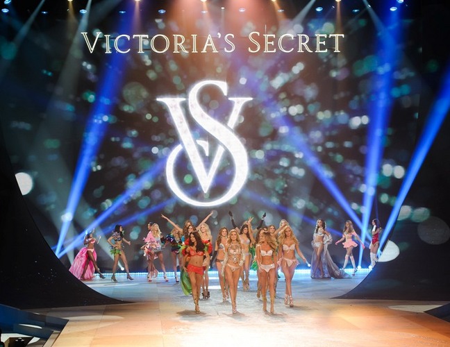 Show-ul Victoria’s Secret 2012-  modele extravagante de milioane de dolari