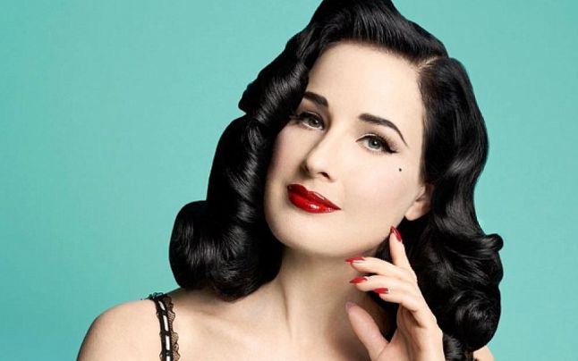 Lenjerie intimă sexy pentru femeile însărcinate by Dita Von Teese