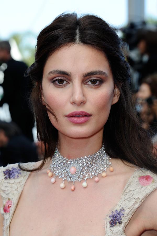 Catrinel Menghia pe covorul rosu de la Cannes