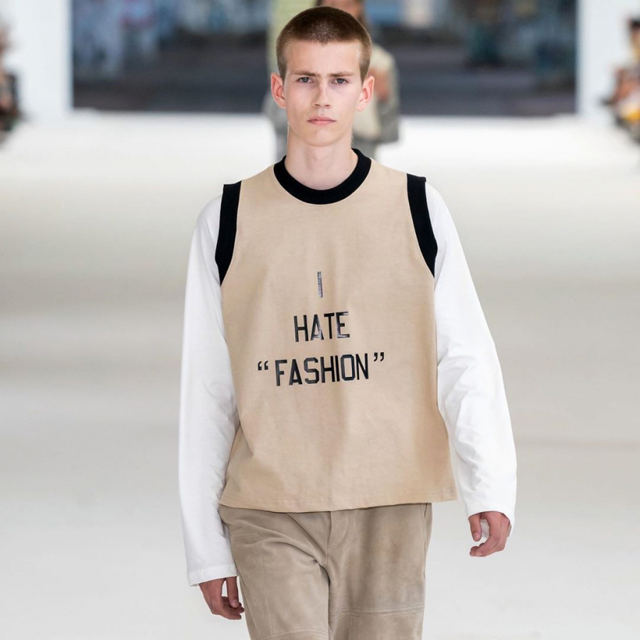 «I HATE „FASHION”» – NOUA COLECTIE DE HAINE CARE A REVOLTAT INTERNETUL